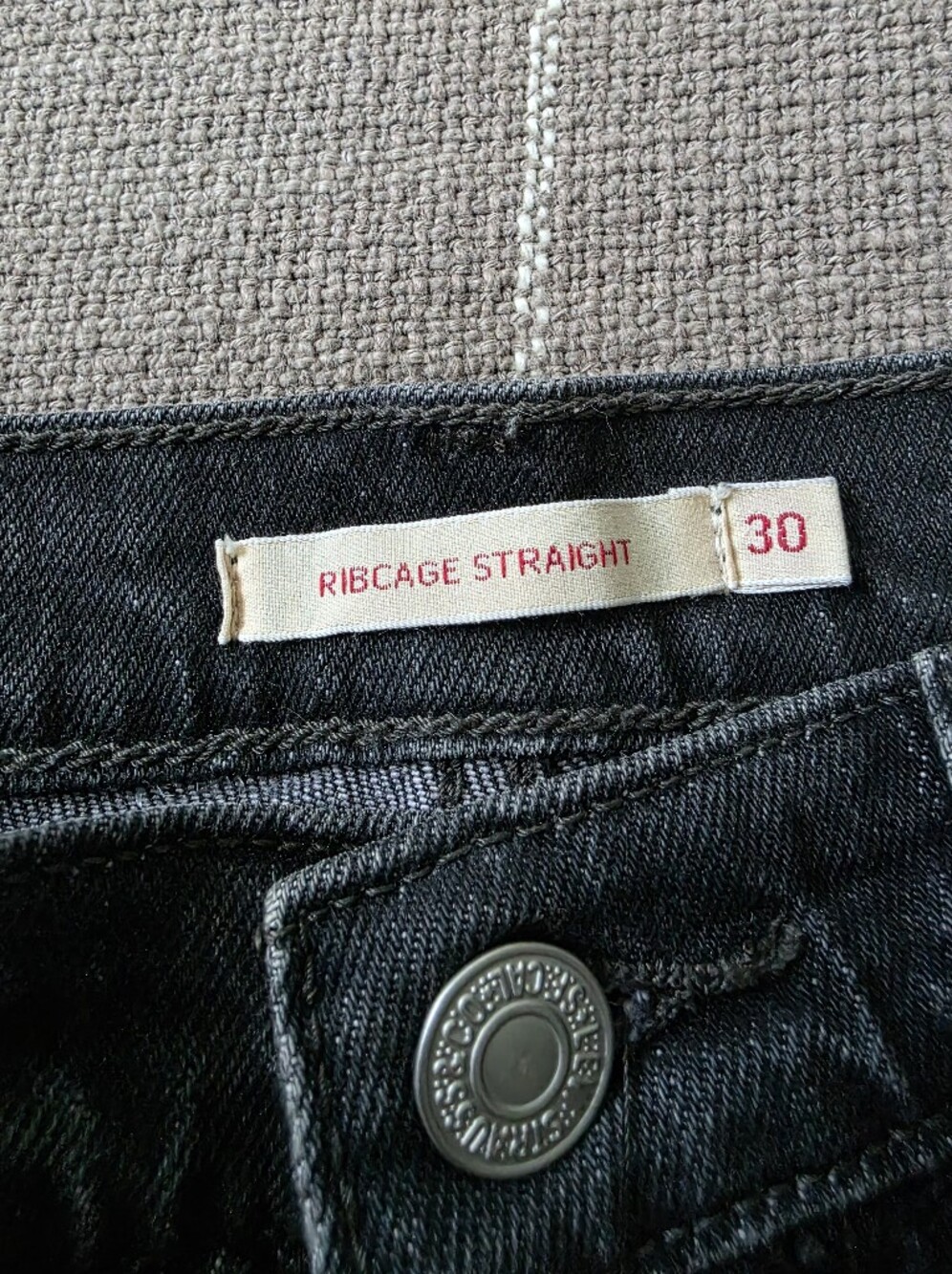 Levi's Ribcage Straight Jeans High Rise Button Fly - Picture 2 of 9